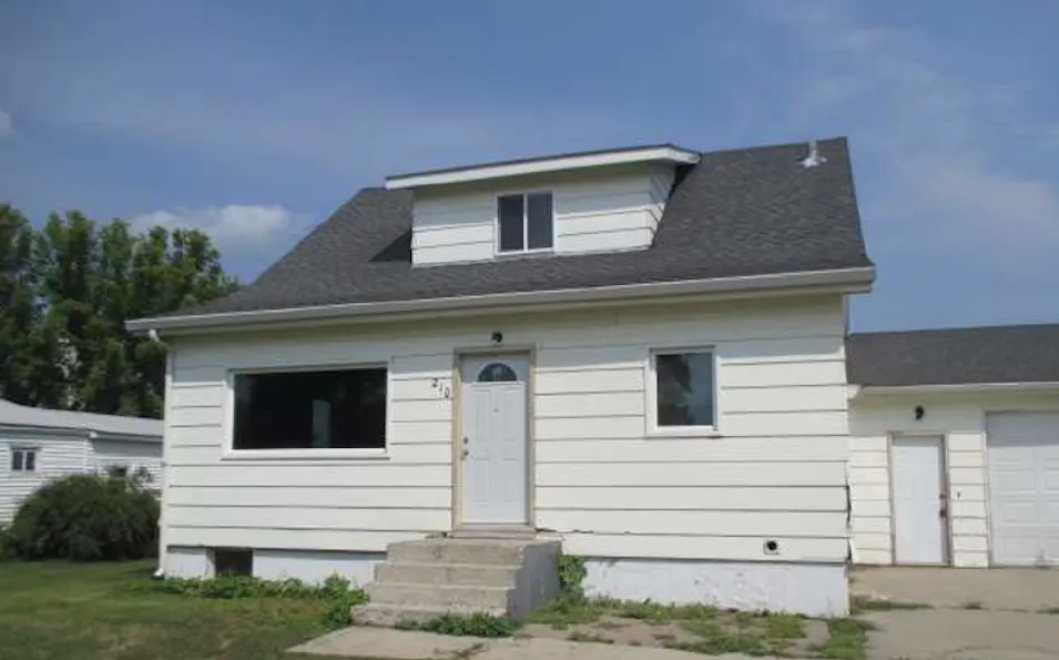210 2nd St S Oakes, ND 58474, Dickey County