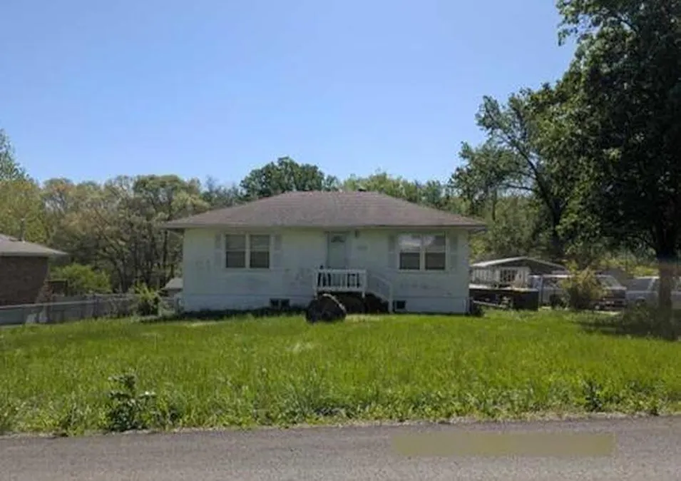 5601 NE Meadowbrook Rd Kansas City, MO 64119, Clay County