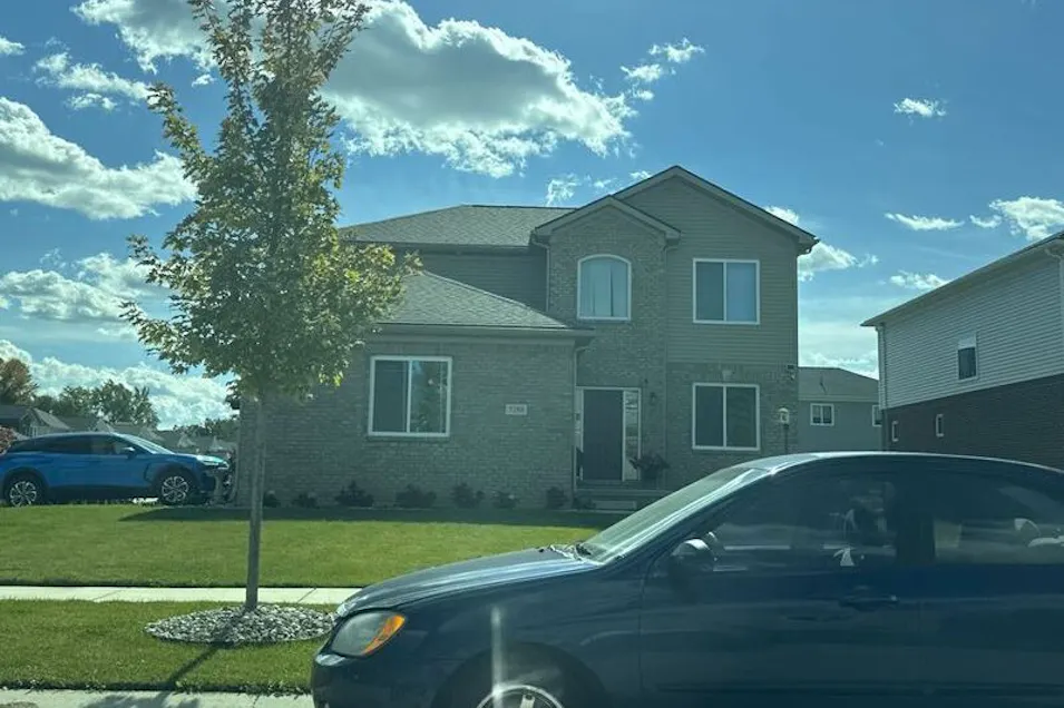 5288 Woods Dr Sterling Heights, MI 48310, Macomb County