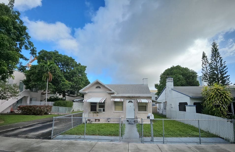 1945 Jackson Street Hollywood, FL 33020-5021, Broward County