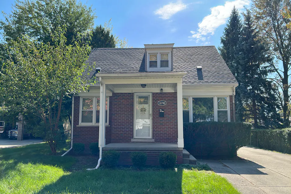 18740 Common Rd Roseville, MI 48066, Macomb County