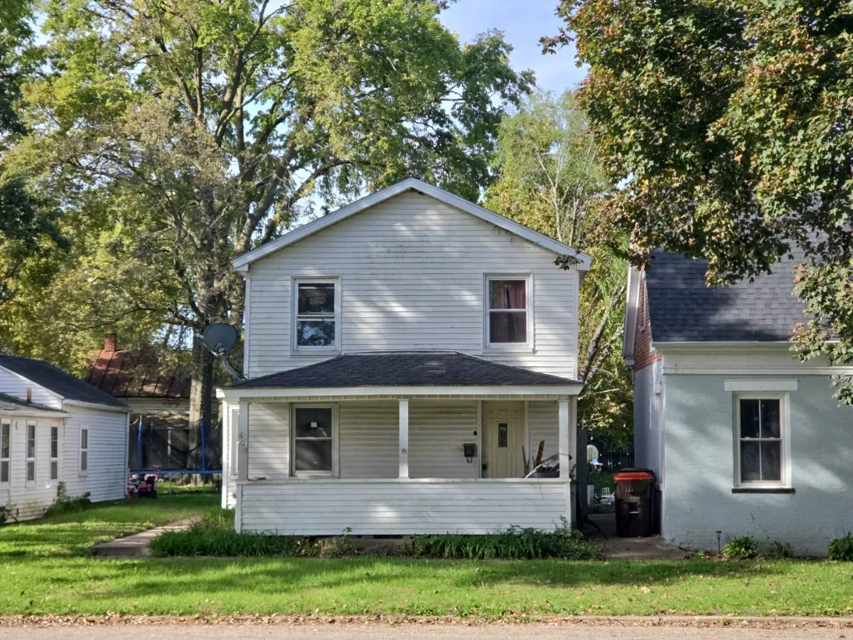 Main St, Henry, IL 61537