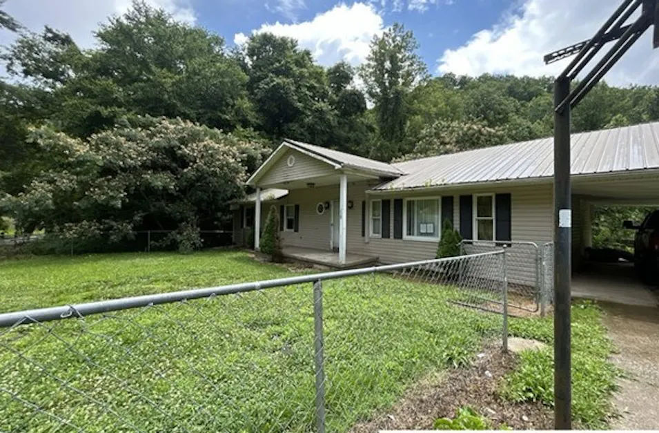 238 Andy Branch Teaberry, KY 41660, Floyd County