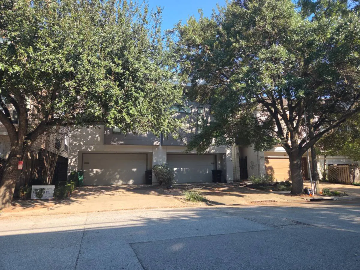 Birdsall St, Houston, TX 77007