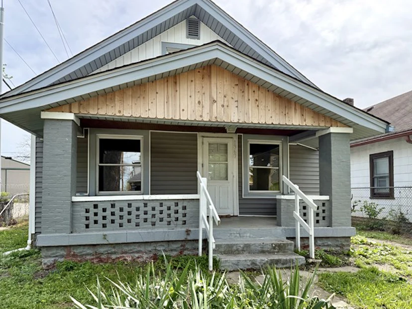 1367 North Kealing