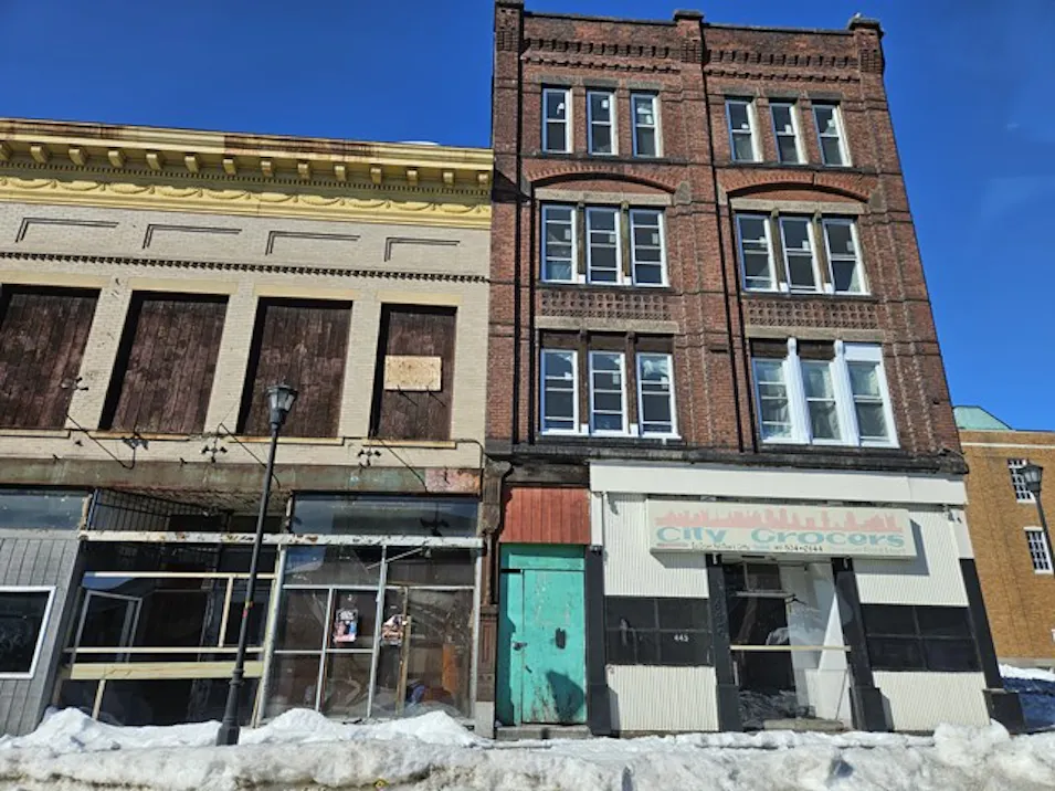 445 High Holyoke, MA 01040, Hampden County