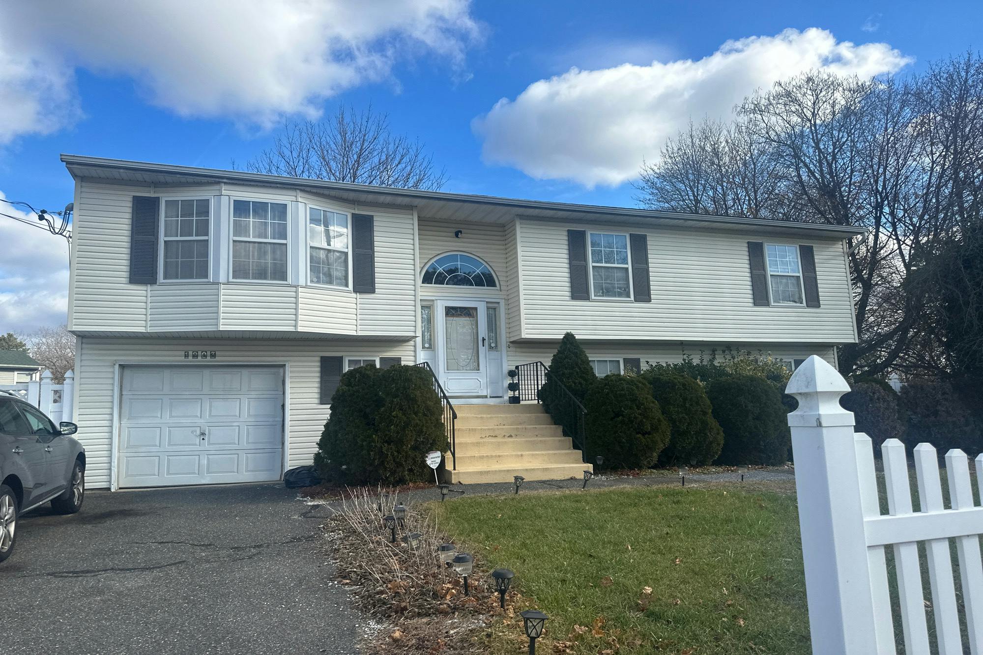 Little East Neck Rd, West Babylon, NY 11704