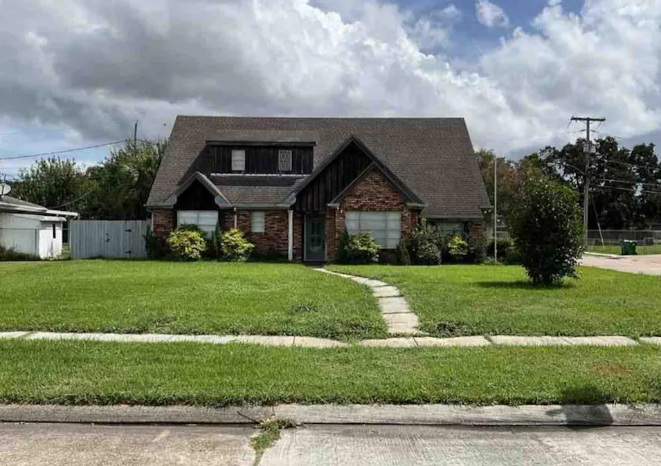 35 Marie Dr Gretna, LA 70053, Jefferson County