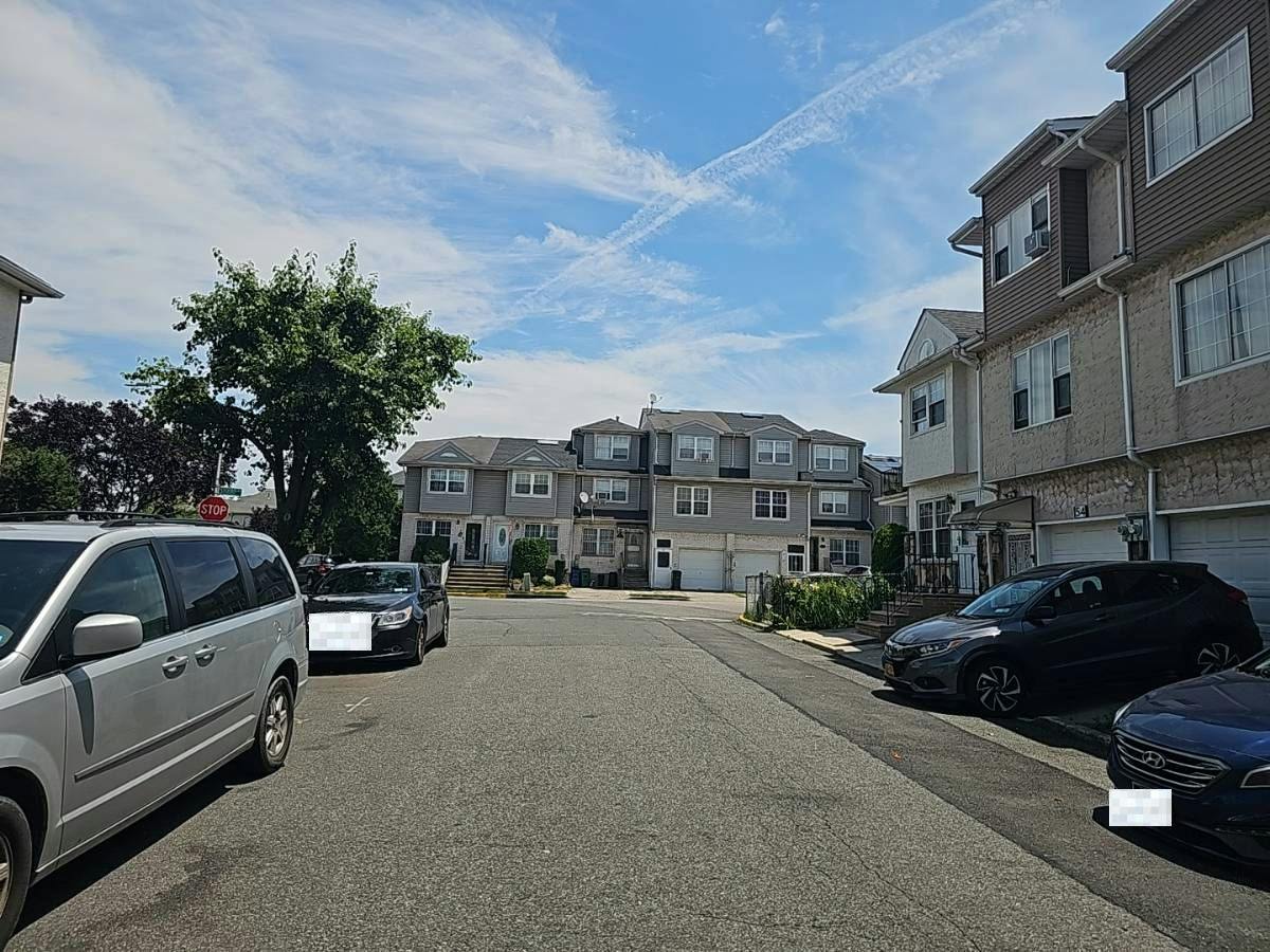Stage Ln, Staten Island, NY 10304