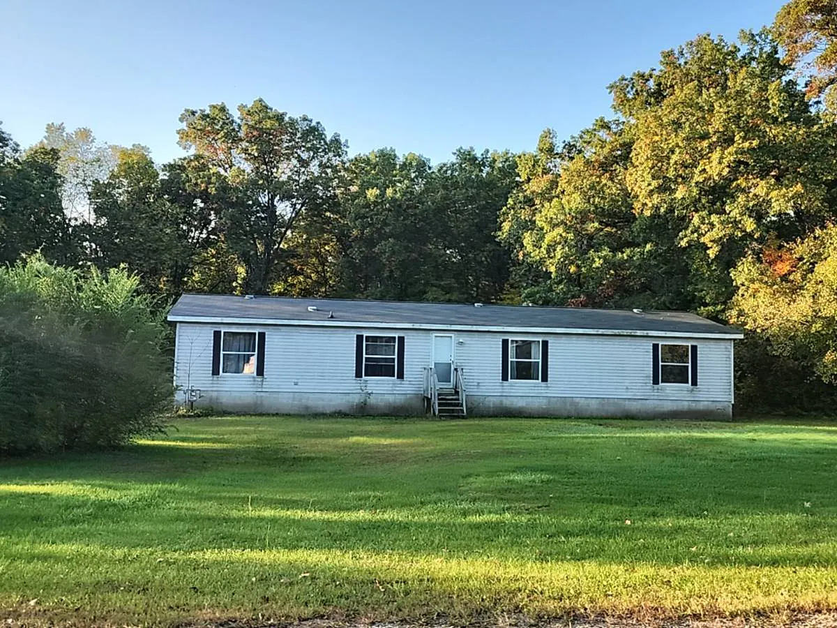 Edgar Rd, Howard City, MI 49329