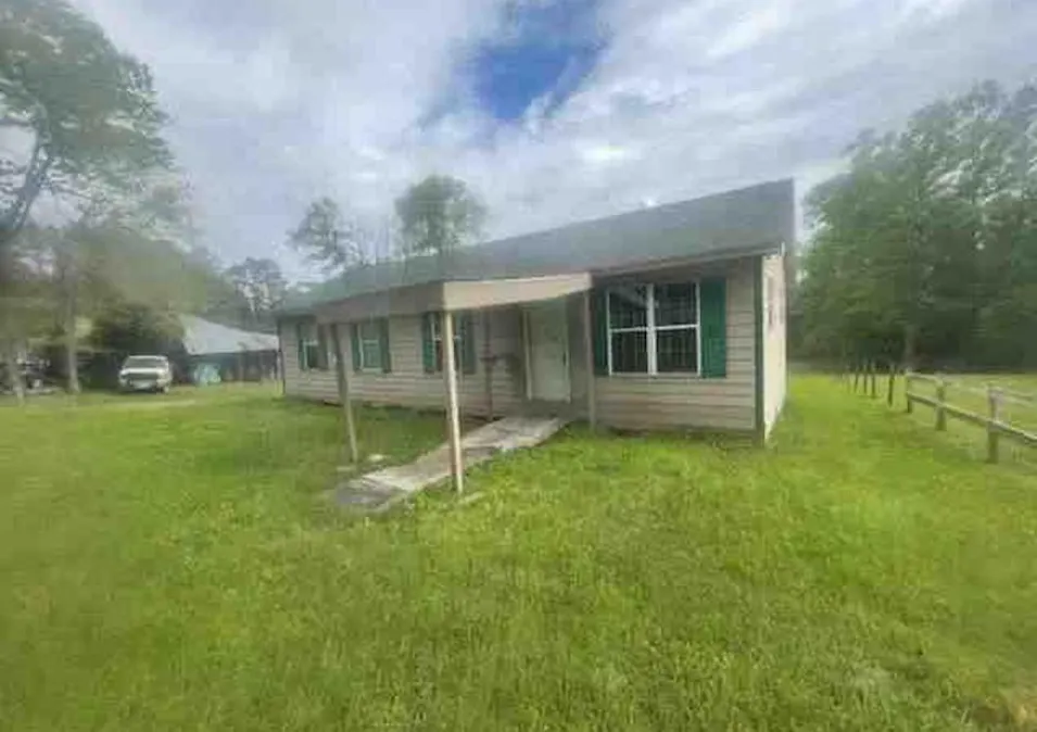 756 Sugar St Livingston, TX 77351, Polk County