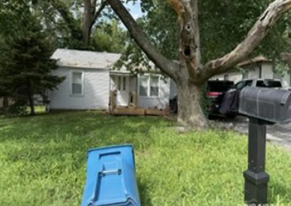 133 Flora Dr St Louis, MO 63135, St. Louis County