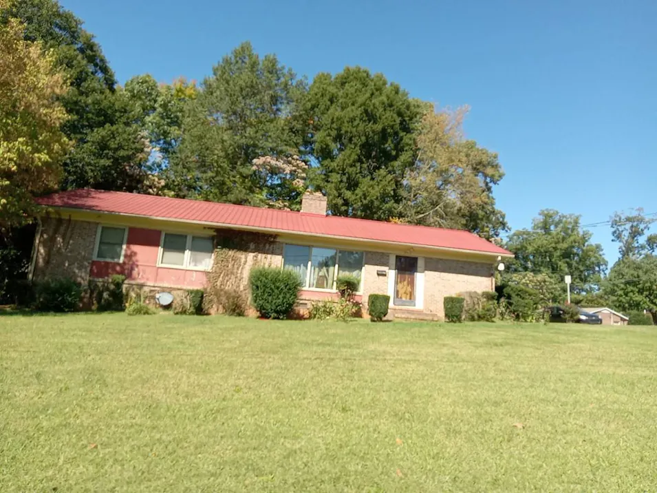 651 7th Ave SE Hickory, NC 28602, Catawba County