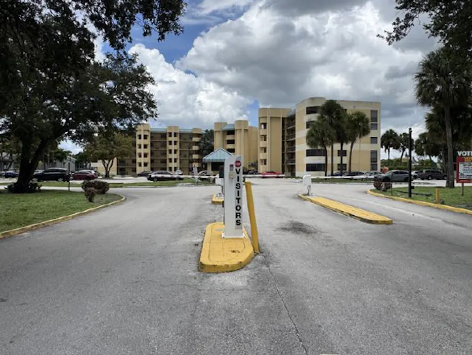 6575w Oakland Park Bl Fort Lauderdale, FL 33313, Broward County