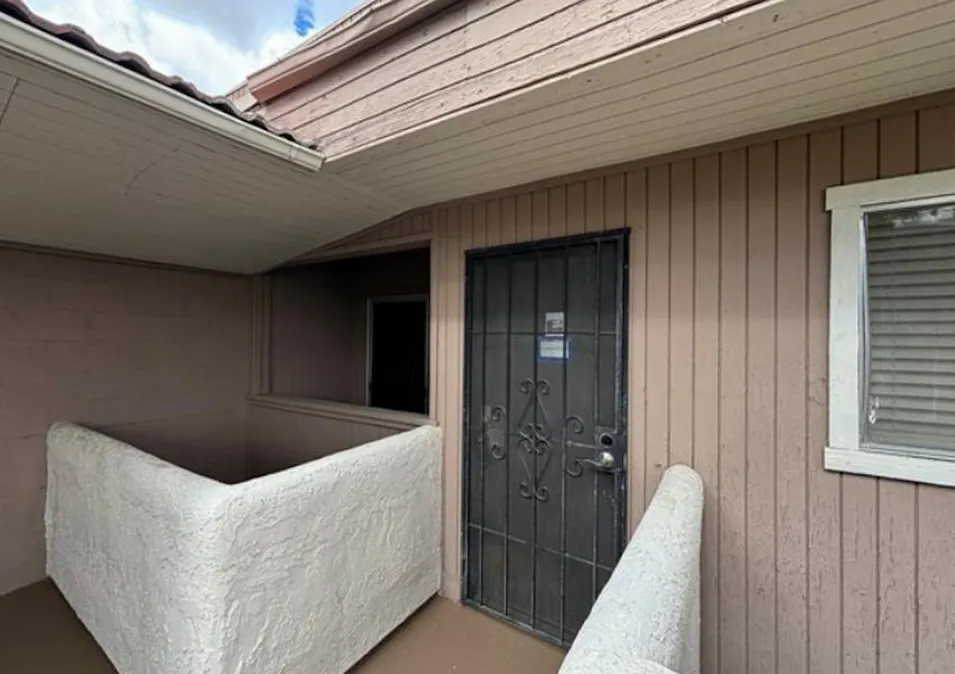 420 North Villa Court Unit 208 Palm Springs, CA 92262, Riverside County