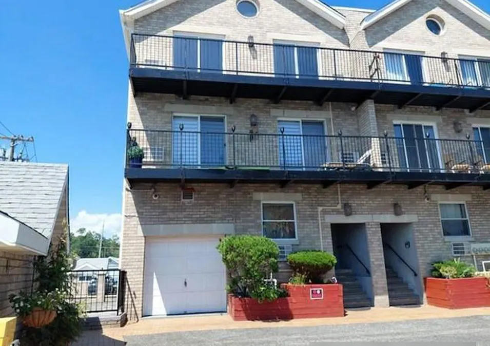 17 Pennyfield Ave Unit Bronx, NY 10465, Bronx County