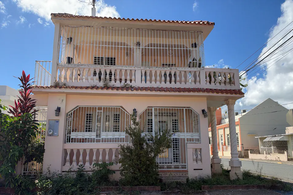 D 48 Calle Las Marias Eduardo J Saldana Carolina, PR 00984, Carolina County