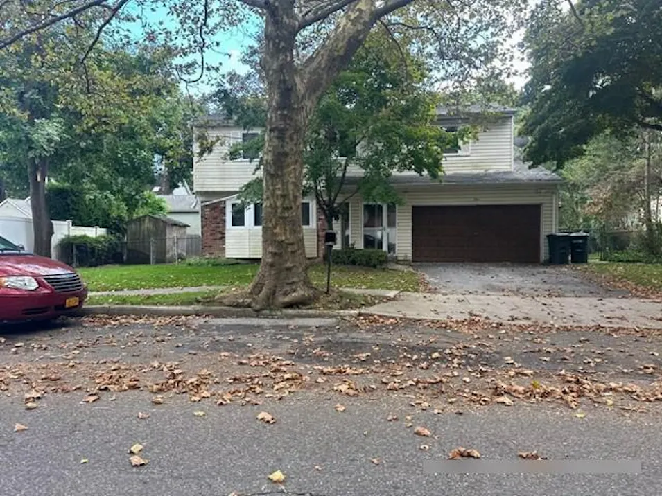 4 Shire Ct Huntington, NY 11740, Suffolk County