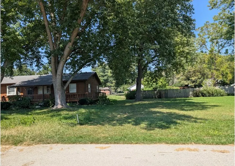315 E Woodland Ave Wood River, IL 62095, Madison County
