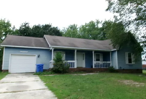 Windlock Dr, Fayetteville, NC 28304