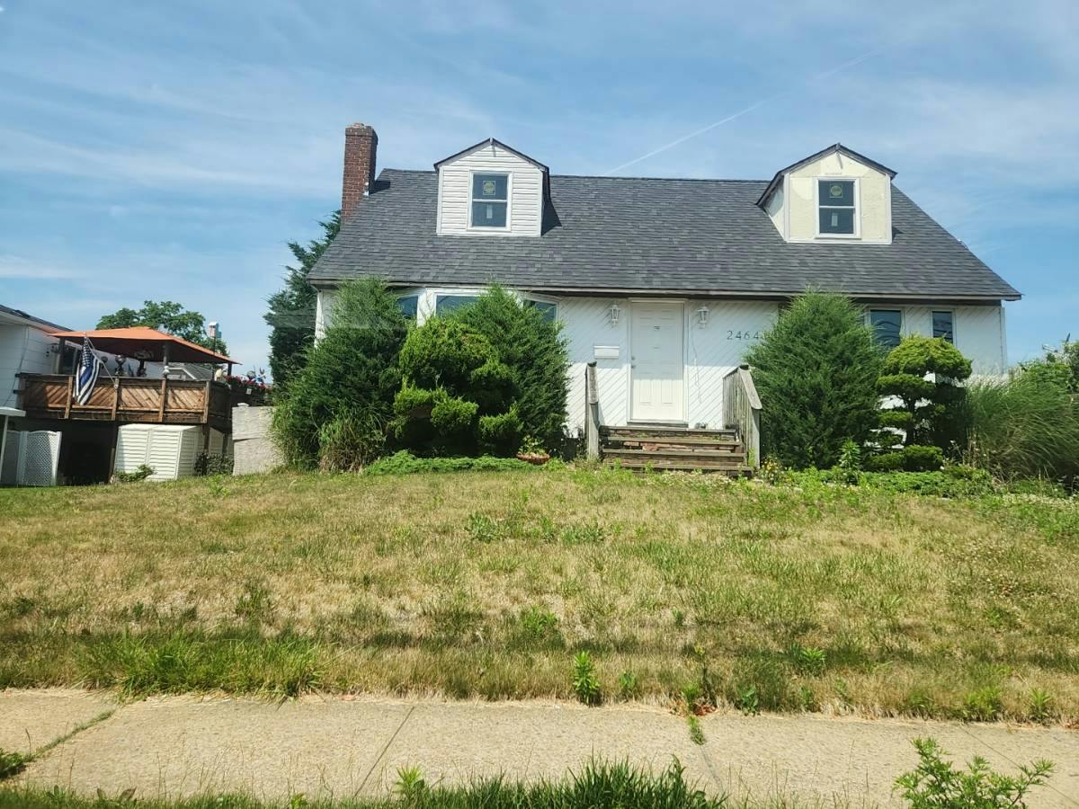 Riverside Ave, Seaford, NY 11783