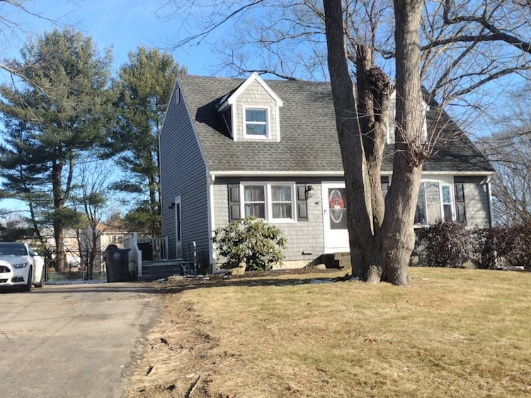 15 Baneberry Drive Cranston, RI 02921, Providence County