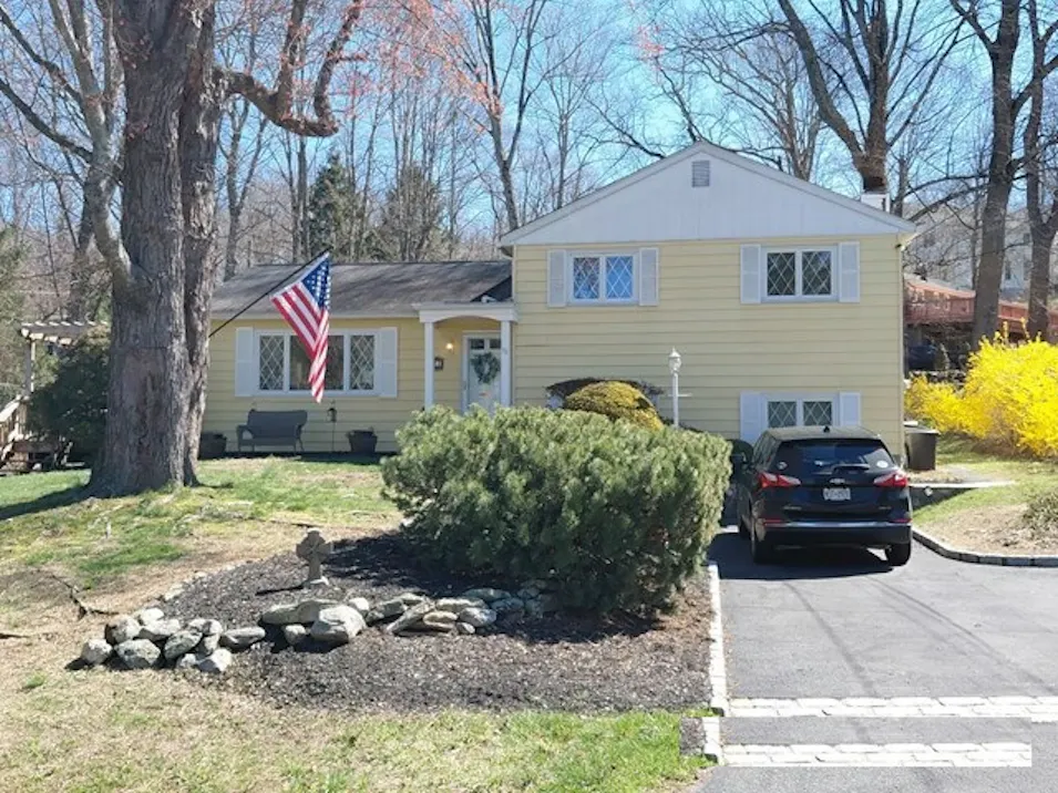 32 Woodland Blvd Cortlandt Manor, NY 10567, Westchester County