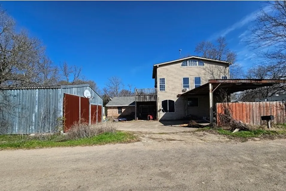 9611 Private Rd 3826 Quinlan, TX 75474, Hunt County