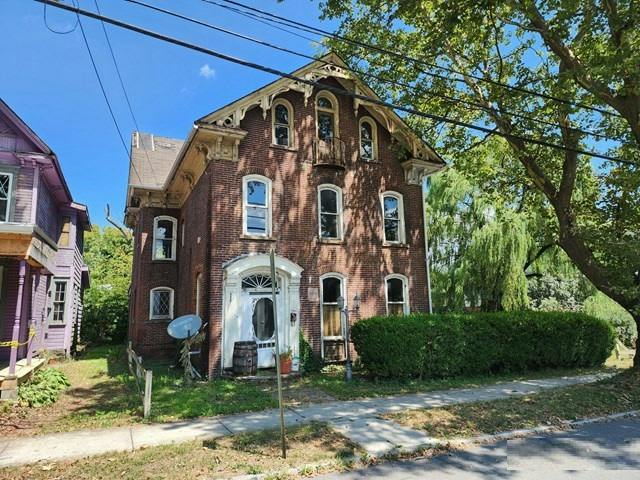 15th St, Tyrone, PA 16686