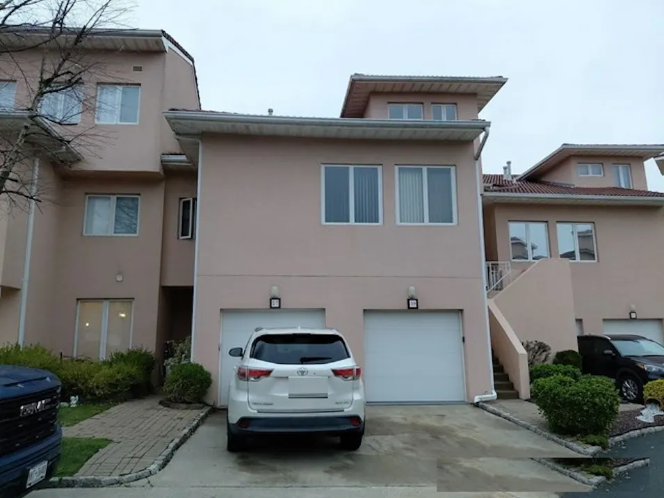 57 Harbour Ct Staten Island, NY 10308, Richmond County