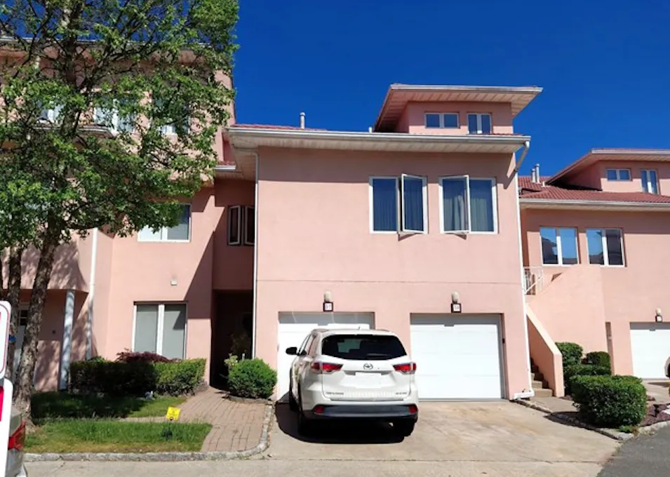 57 Harbour Ct Staten Island, NY 10308, Richmond County