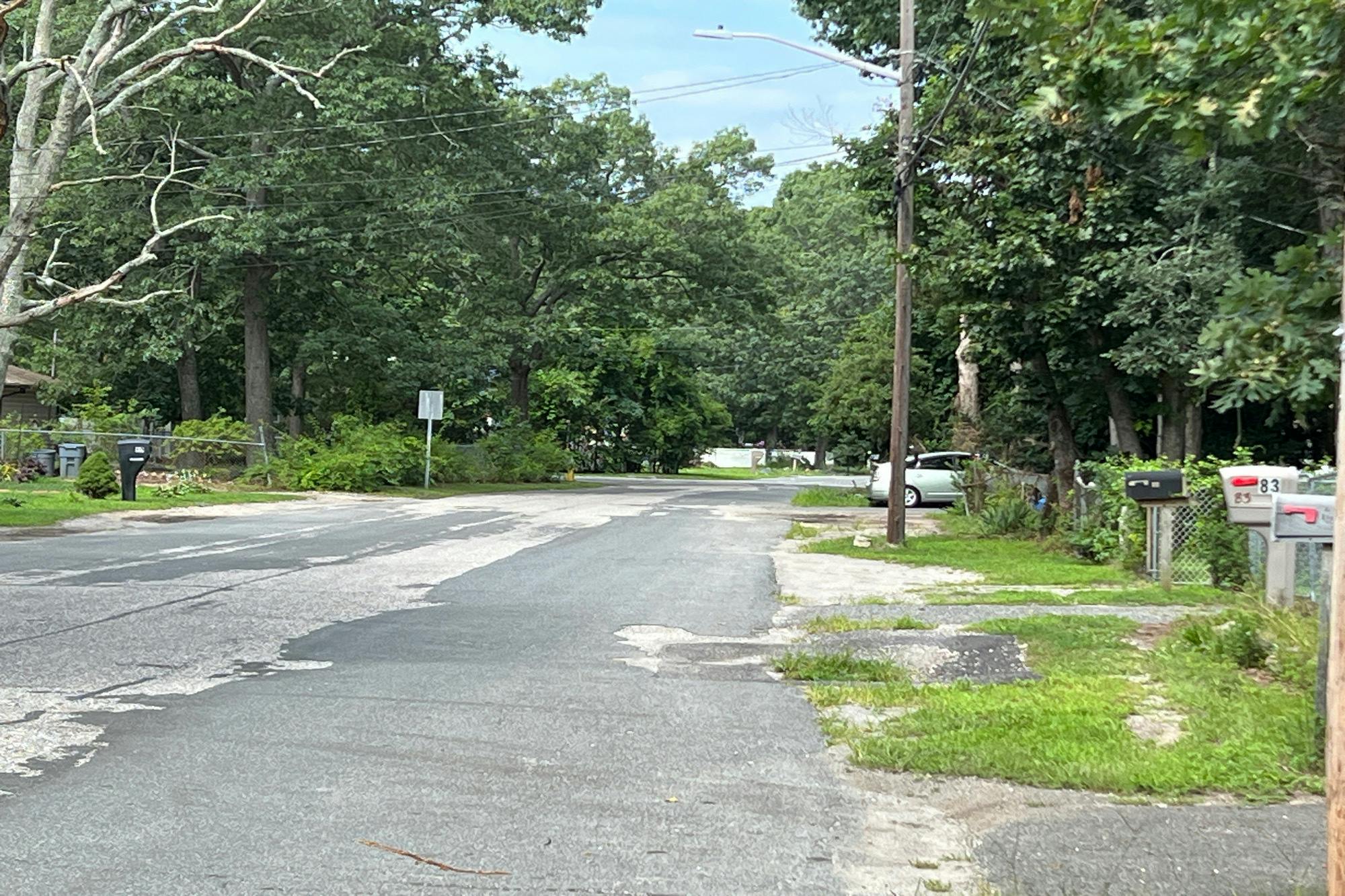 Norfleet Ln, Coram, NY 11727