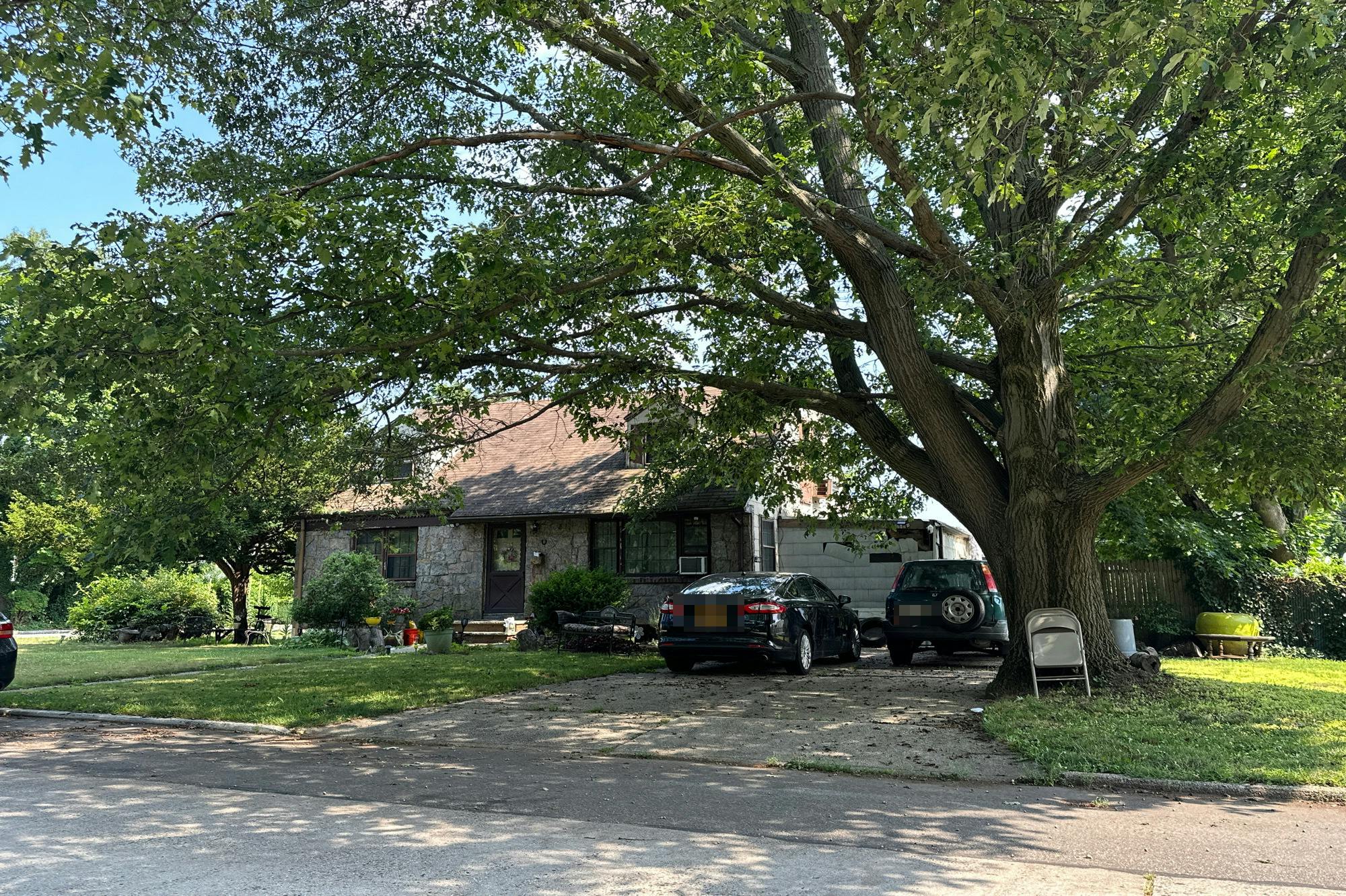 Asbury Ave, Westbury, NY 11590