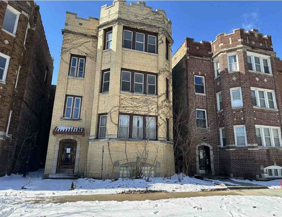 7834 S Oglesby Ave Chicago, IL 60649, Cook County