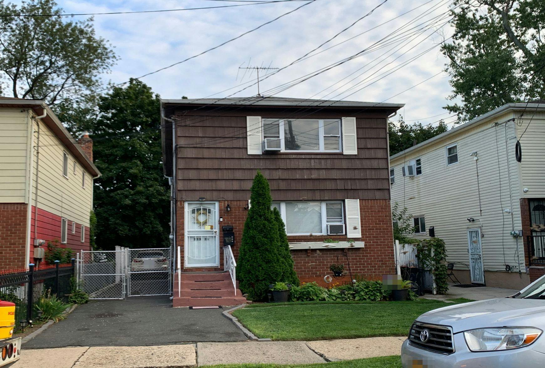102nd Ave, Queens Village, NY 11429