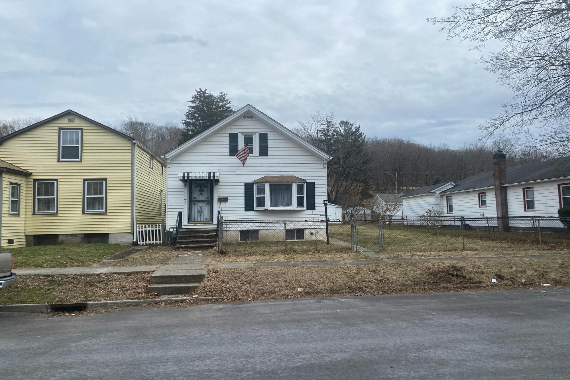 6th Ave, Troy, NY 12182