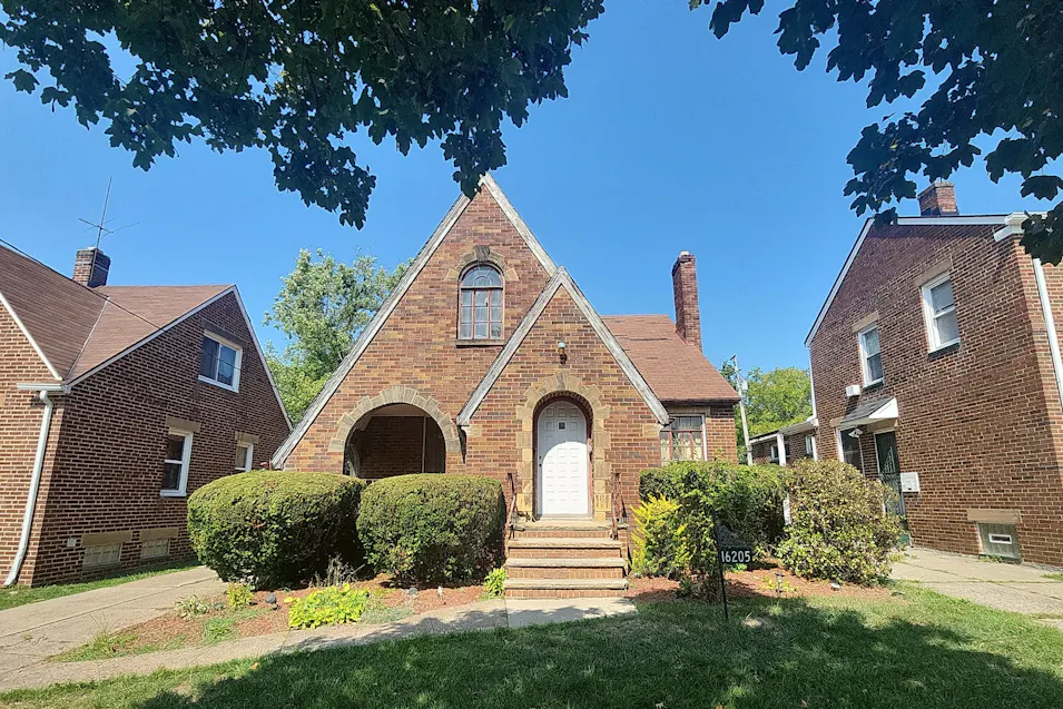 16205 Throckley Avenue Cleveland, OH 44128, Cuyahoga County