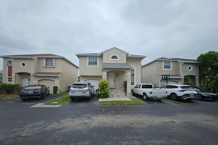 11706 NW 12 St Pembroke Pines, FL 33026, Broward County