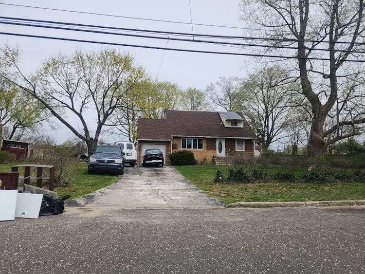 41 Princeton St Bay Shore, NY 11706, Suffolk County