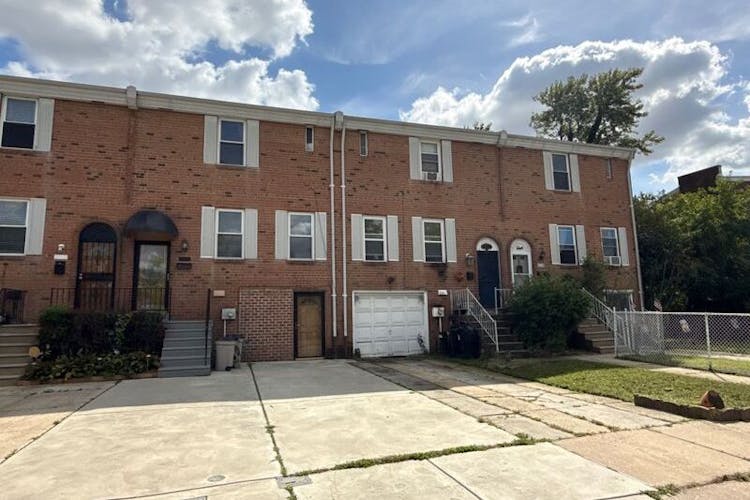 8022 Lindbergh Boulevard Philadelphia, PA 19153, Philadelphia County