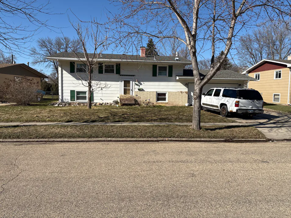 907 10th Ave NE Aberdeen, SD 57401, Brown County