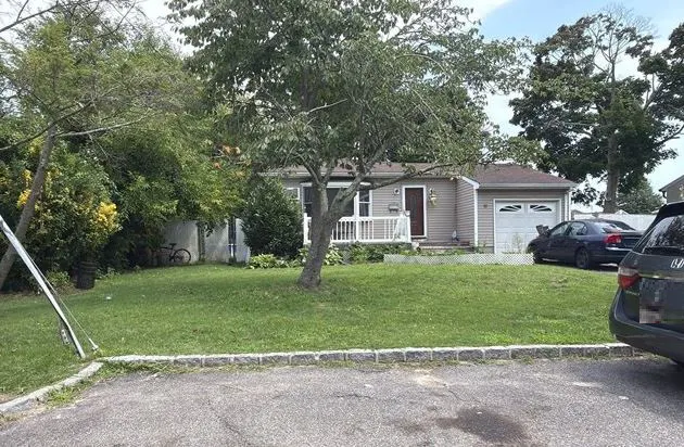 Chapman Pl, Bay Shore, NY 11706 #1