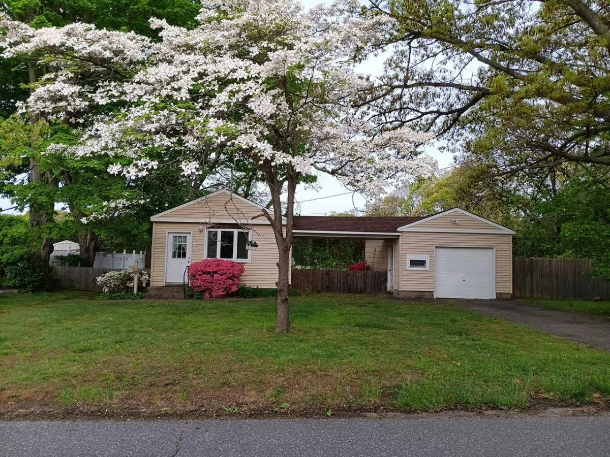 Toomey Rd, West Islip, NY 11795