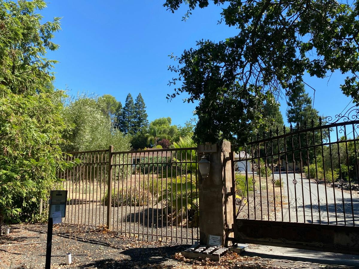Cross Rd, Alamo, CA 94507