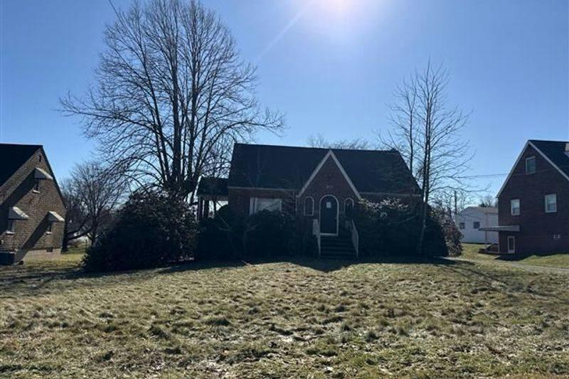 Highfield Rd, Butler, PA 16001
