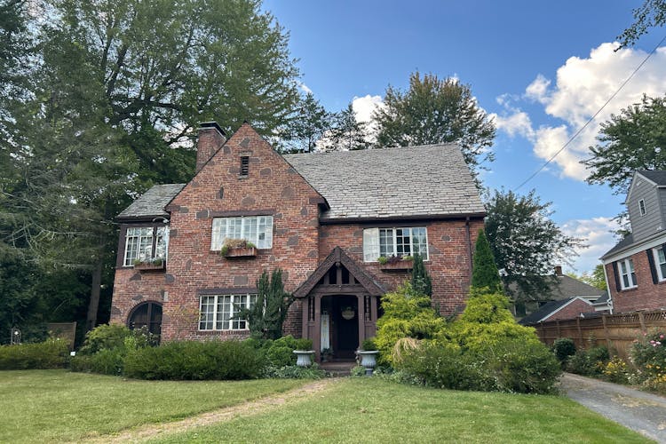 40 Sedgwick Road West Hartford, CT 06107, Hartford County