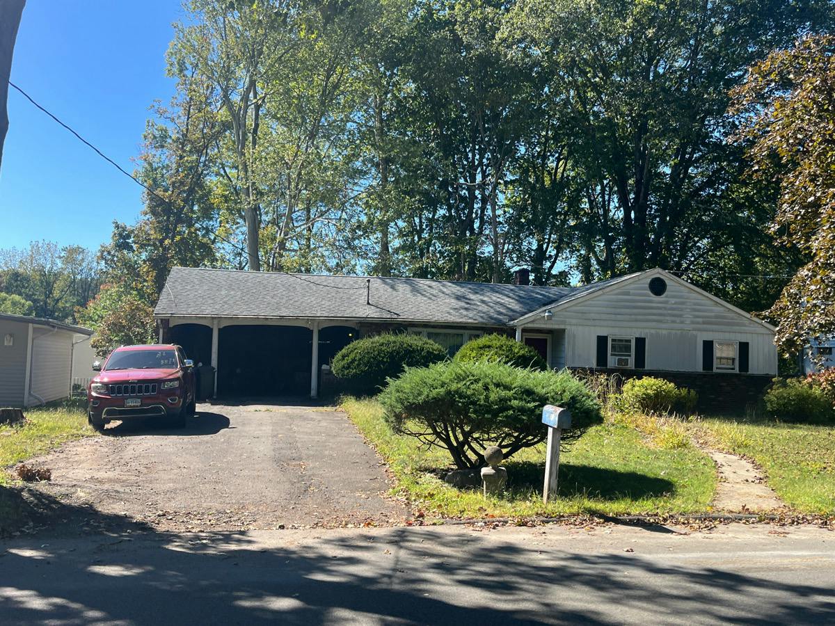 Collins Dr, West Haven, CT 06516