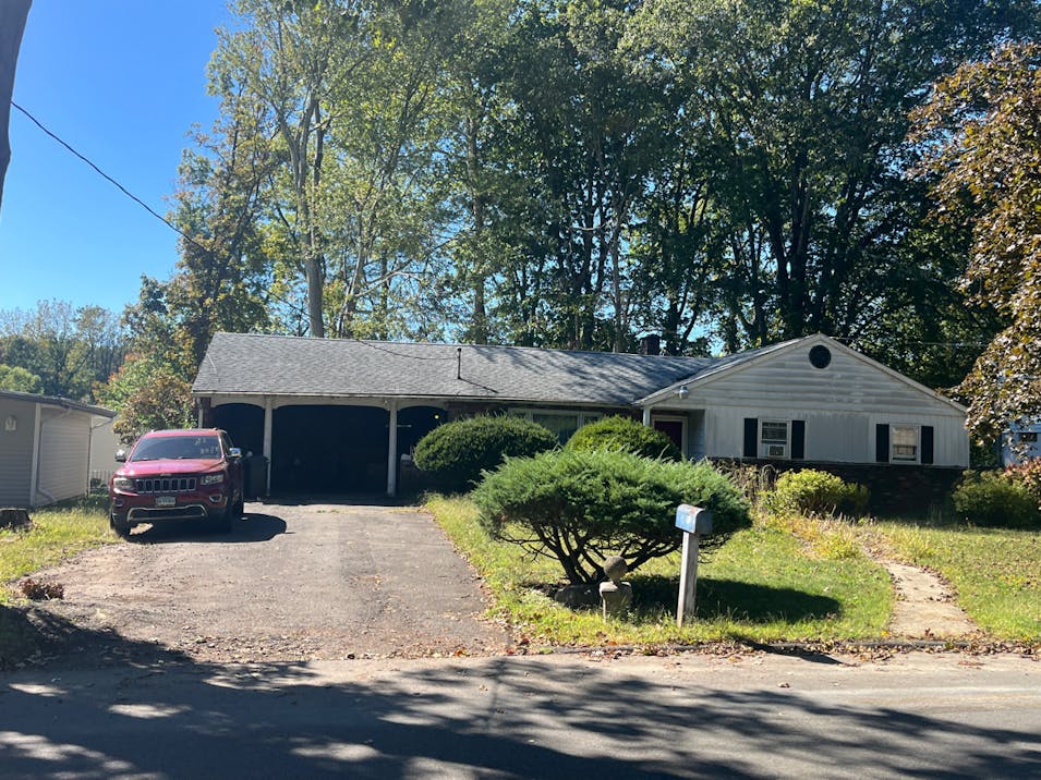 12 Collins Dr West Haven, CT 06516, New Haven County