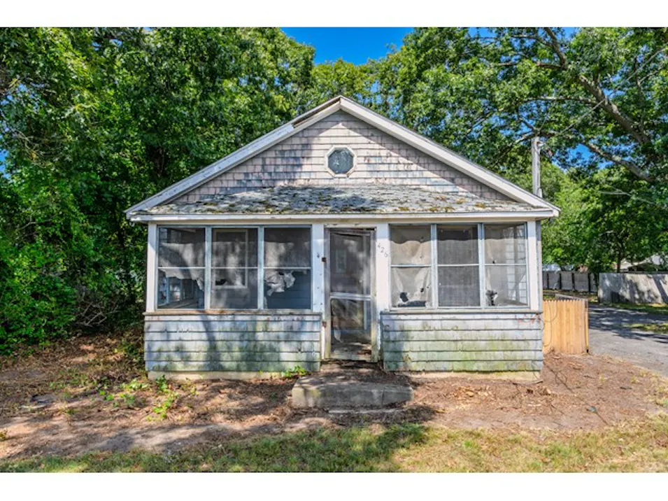 426 Riverleigh Ave Riverhead, NY 11901, Suffolk County