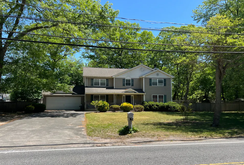 670 College Rd Farmingville, NY 11738, Suffolk County